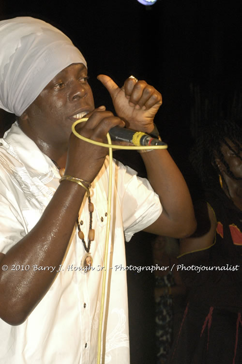 Richie Spice - Live In Concert - One Love Reggae Concert Series 09/10 @ Negril Escape Resort and Spa, January 19, 2010, One Love Drive, West End, Negril, Westmoreland, Jamaica W.I. - Photographs by Net2Market.com - Barry J. Hough Sr, Photographer/Photojournalist - Negril Travel Guide, Negril Jamaica WI - http://www.negriltravelguide.com - info@negriltravelguide.com...!