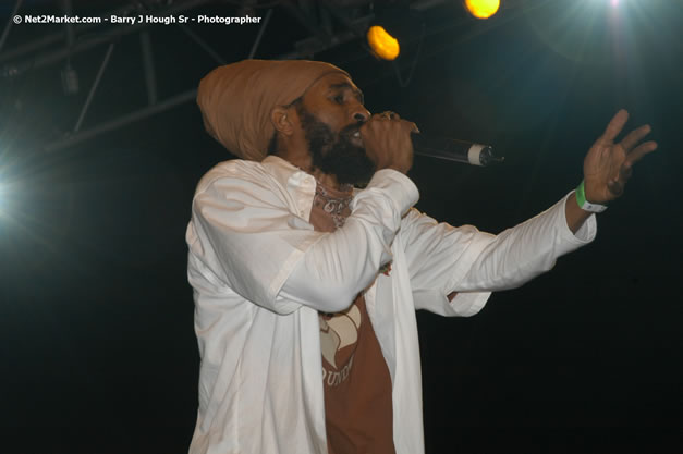 Spragga Benz - Smile Jamaica, Nine Miles, St Anns, Jamaica - Saturday, February 10, 2007 - The Smile Jamaica Concert, a symbolic homecoming in Bob Marley's birthplace of Nine Miles - Negril Travel Guide, Negril Jamaica WI - http://www.negriltravelguide.com - info@negriltravelguide.com...!