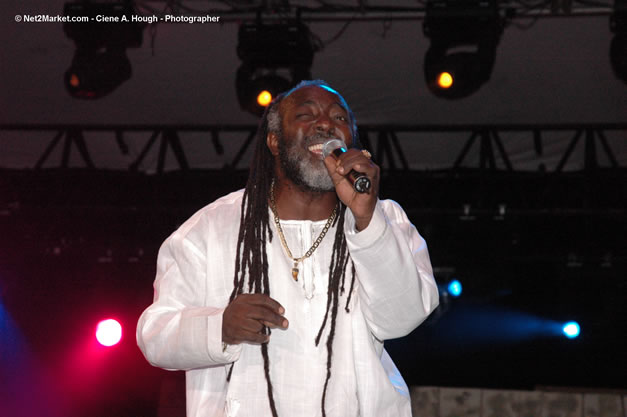 Freddy McGregor @ The Aqueduct on Rose Hall - Friday, January 26, 2007 - 10th Anniversary - Air Jamaica Jazz & Blues Festival 2007 - The Art of Music - Tuesday, January 23 - Saturday, January 27, 2007, The Aqueduct on Rose Hall, Montego Bay, Jamaica - Negril Travel Guide, Negril Jamaica WI - http://www.negriltravelguide.com - info@negriltravelguide.com...!