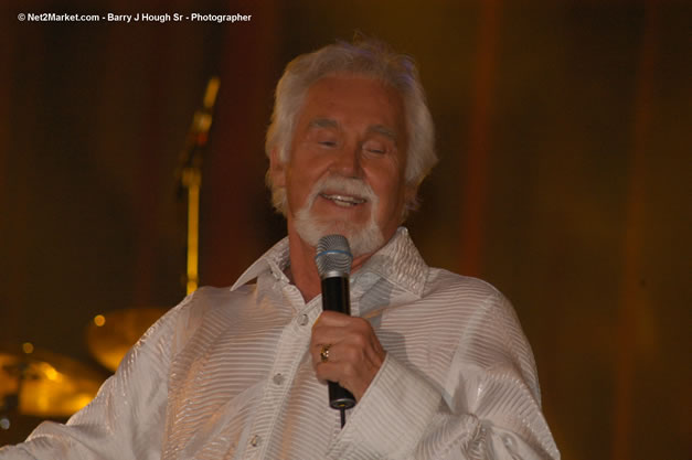 Kenny Rogers @ The Aqueduct on Rose Hall - Friday, January 26, 2007 - 10th Anniversary - Air Jamaica Jazz & Blues Festival 2007 - The Art of Music - Tuesday, January 23 - Saturday, January 27, 2007, The Aqueduct on Rose Hall, Montego Bay, Jamaica - Negril Travel Guide, Negril Jamaica WI - http://www.negriltravelguide.com - info@negriltravelguide.com...!