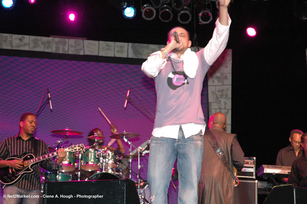 Sean Paul @ The Aqueduct on Rose Hall - Friday, January 26, 2007 - 10th Anniversary - Air Jamaica Jazz & Blues Festival 2007 - The Art of Music - Tuesday, January 23 - Saturday, January 27, 2007, The Aqueduct on Rose Hall, Montego Bay, Jamaica - Negril Travel Guide, Negril Jamaica WI - http://www.negriltravelguide.com - info@negriltravelguide.com...!