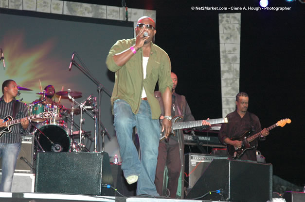 Shaggy @ The Aqueduct on Rose Hall - Friday, January 26, 2007 - 10th Anniversary - Air Jamaica Jazz & Blues Festival 2007 - The Art of Music - Tuesday, January 23 - Saturday, January 27, 2007, The Aqueduct on Rose Hall, Montego Bay, Jamaica - Negril Travel Guide, Negril Jamaica WI - http://www.negriltravelguide.com - info@negriltravelguide.com...!