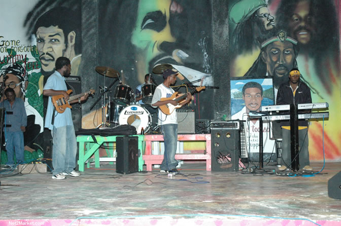 Reggae Superstar - Bush Man @ Bourbon Beach with Boddy Dread & Singing Honour - Presented by Our Music Promotions - Omar & Ama-Donna - Saturday, May 14, 2005 - Negril Travel Guide, Negril Jamaica WI - http://www.negriltravelguide.com - info@negriltravelguide.com...!