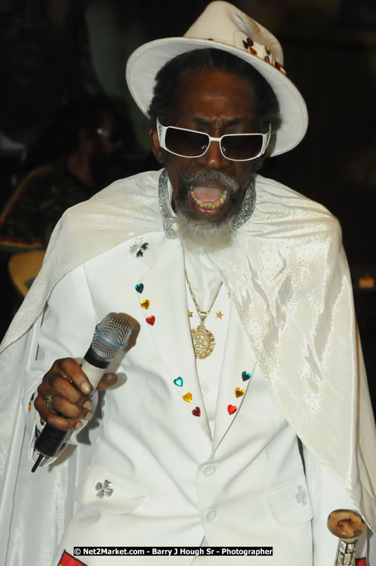 Bunny Wailer & King Yellowman at Bourbon Beach - Monday, February 25, 2008 - Bourbin Beach Restaurant, Bar, Oceanfront Accommodatioins, Live Reggae Music & Disco, Norman Manley Boulevard, Negril, Westmoreland, Jamaica W.I. - Photographs by Net2Market.com - Barry J. Hough Sr, Photographer - Negril Travel Guide, Negril Jamaica WI - http://www.negriltravelguide.com - info@negriltravelguide.com...!