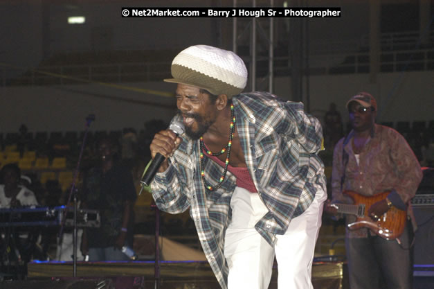 Cocoa Tea - Cure Fest 2007 - Longing For Concert at Trelawny Multi Purpose Stadium, Trelawny, Jamaica - Sunday, October 14, 2007 - Cure Fest 2007 October 12th-14th, 2007 Presented by Danger Promotions, Iyah Cure Promotions, and Brass Gate Promotions - Alison Young, Publicist - Photographs by Net2Market.com - Barry J. Hough Sr, Photographer - Negril Travel Guide, Negril Jamaica WI - http://www.negriltravelguide.com - info@negriltravelguide.com...!