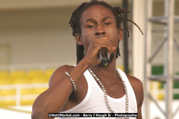 Jah Cure - Cure Fest 2007 - Longing For Concert at Trelawny Multi Purpose Stadium, Trelawny, Jamaica - Sunday, October 14, 2007 - Cure Fest 2007 October 12th-14th, 2007 Presented by Danger Promotions, Iyah Cure Promotions, and Brass Gate Promotions - Alison Young, Publicist - Photographs by Net2Market.com - Barry J. Hough Sr, Photographer - Negril Travel Guide, Negril Jamaica WI - http://www.negriltravelguide.com - info@negriltravelguide.com...!