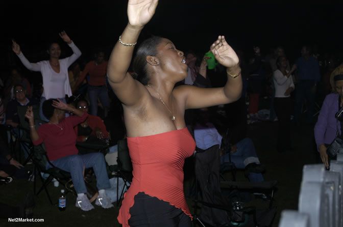 Jazz & Blues Goers - Air Jamaica Jazz & Blues 2005 - The Art Of Music - Cinnamon Hill Golf Course, Rose Hall, Montego Bay - Negril Travel Guide, Negril Jamaica WI - http://www.negriltravelguide.com - info@negriltravelguide.com...!