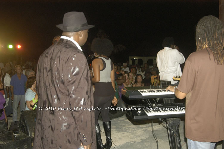 Chaka Demus & Pliers - Live In Concert @ Negril Escape Resort and Spa, December 8, 2009, One Love Drive, West End, Negril, Westmoreland, Jamaica W.I. - Photographs by Net2Market.com - Barry J. Hough Sr, Photographer/Photojournalist - Negril Travel Guide, Negril Jamaica WI - http://www.negriltravelguide.com - info@negriltravelguide.com...!