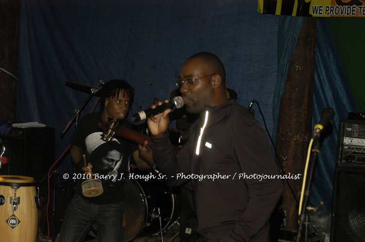 Etana - Live In Concert - One Love Reggae Concert Series 09/10 @ Negril Escape Resort and Spa, December 22, 2009, One Love Drive, West End, Negril, Westmoreland, Jamaica W.I. - Photographs by Net2Market.com - Barry J. Hough Sr, Photographer/Photojournalist - Negril Travel Guide, Negril Jamaica WI - http://www.negriltravelguide.com - info@negriltravelguide.com...!