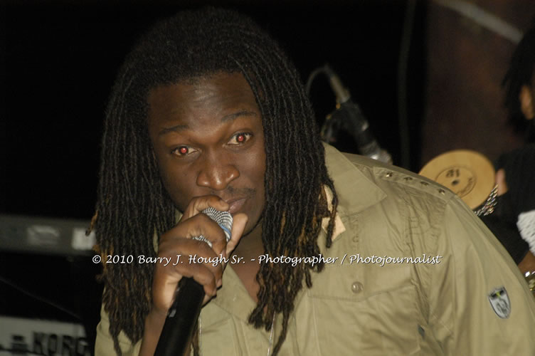 Etana - Live In Concert - One Love Reggae Concert Series 09/10 @ Negril Escape Resort and Spa, December 22, 2009, One Love Drive, West End, Negril, Westmoreland, Jamaica W.I. - Photographs by Net2Market.com - Barry J. Hough Sr, Photographer/Photojournalist - Negril Travel Guide, Negril Jamaica WI - http://www.negriltravelguide.com - info@negriltravelguide.com...!