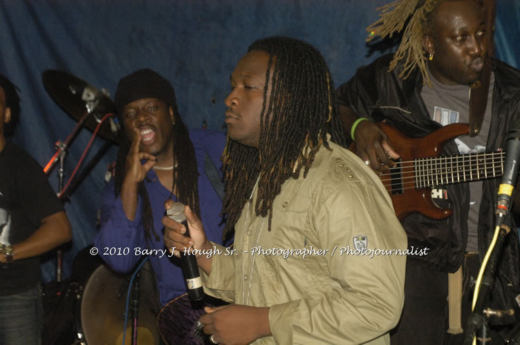 Etana - Live In Concert - One Love Reggae Concert Series 09/10 @ Negril Escape Resort and Spa, December 22, 2009, One Love Drive, West End, Negril, Westmoreland, Jamaica W.I. - Photographs by Net2Market.com - Barry J. Hough Sr, Photographer/Photojournalist - Negril Travel Guide, Negril Jamaica WI - http://www.negriltravelguide.com - info@negriltravelguide.com...!