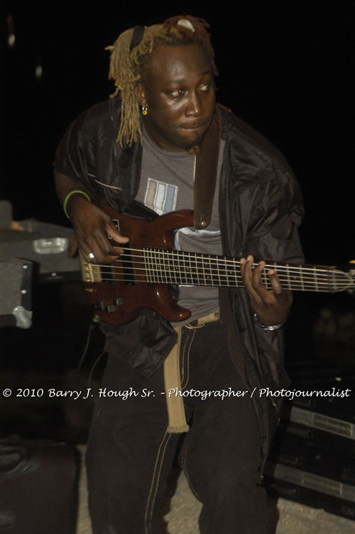 Etana - Live In Concert - One Love Reggae Concert Series 09/10 @ Negril Escape Resort and Spa, December 22, 2009, One Love Drive, West End, Negril, Westmoreland, Jamaica W.I. - Photographs by Net2Market.com - Barry J. Hough Sr, Photographer/Photojournalist - Negril Travel Guide, Negril Jamaica WI - http://www.negriltravelguide.com - info@negriltravelguide.com...!