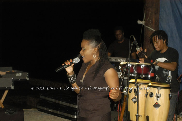 Etana - Live In Concert - One Love Reggae Concert Series 09/10 @ Negril Escape Resort and Spa, December 22, 2009, One Love Drive, West End, Negril, Westmoreland, Jamaica W.I. - Photographs by Net2Market.com - Barry J. Hough Sr, Photographer/Photojournalist - Negril Travel Guide, Negril Jamaica WI - http://www.negriltravelguide.com - info@negriltravelguide.com...!