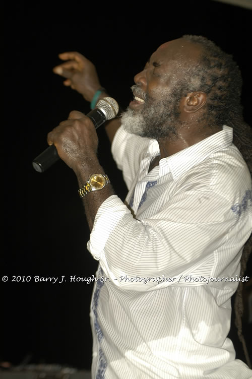 Freddy McGregor - Live In Concert @ Negril Escape Resort and Spa, One Love Drive, West End, Negril, Westmoreland, Jamaica W.I. - Photographs by Net2Market.com - Barry J. Hough Sr, Photographer/Photojournalist - Negril Travel Guide, Negril Jamaica WI - http://www.negriltravelguide.com - info@negriltravelguide.com...!