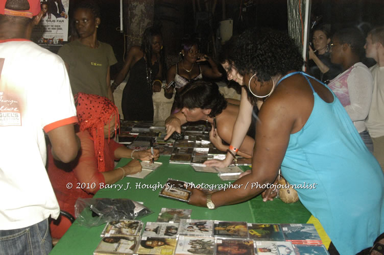 Marcia Griffiths & Edge Michael - Live In Concert - One Love Reggae Concert Series 09/10 @ Negril Escape Resort and Spa, December 29, 2009, One Love Drive, West End, Negril, Westmoreland, Jamaica W.I. - Photographs by Net2Market.com - Barry J. Hough Sr, Photographer/Photojournalist - Negril Travel Guide, Negril Jamaica WI - http://www.negriltravelguide.com - info@negriltravelguide.com...!