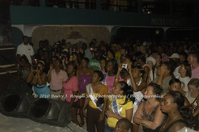 Richie Spice - Live In Concert - One Love Reggae Concert Series 09/10 @ Negril Escape Resort and Spa, January 19, 2010, One Love Drive, West End, Negril, Westmoreland, Jamaica W.I. - Photographs by Net2Market.com - Barry J. Hough Sr, Photographer/Photojournalist - Negril Travel Guide, Negril Jamaica WI - http://www.negriltravelguide.com - info@negriltravelguide.com...!