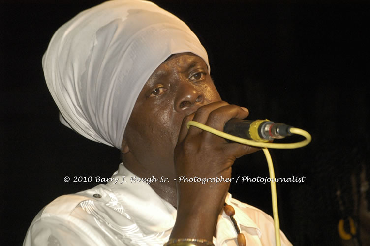 Richie Spice - Live In Concert - One Love Reggae Concert Series 09/10 @ Negril Escape Resort and Spa, January 19, 2010, One Love Drive, West End, Negril, Westmoreland, Jamaica W.I. - Photographs by Net2Market.com - Barry J. Hough Sr, Photographer/Photojournalist - Negril Travel Guide, Negril Jamaica WI - http://www.negriltravelguide.com - info@negriltravelguide.com...!