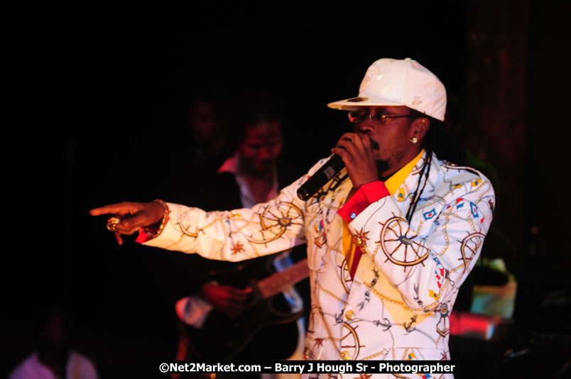 Beenie Man - Live in Concert, plus Hiyah Grade Band @ The Sunset Show @ Negril Escape Resort and Spa, Tuesday, February 3, 2009 - Live Reggae Music at Negril Escape - Tuesday Nights 6:00PM to 10:00 PM - One Love Drive, West End, Negril, Westmoreland, Jamaica W.I. - Photographs by Net2Market.com - Barry J. Hough Sr, Photographer/Photojournalist - The Negril Travel Guide - Negril's and Jamaica's Number One Concert Photography Web Site with over 40,000 Jamaican Concert photographs Published -  Negril Travel Guide, Negril Jamaica WI - http://www.negriltravelguide.com - info@negriltravelguide.com...!