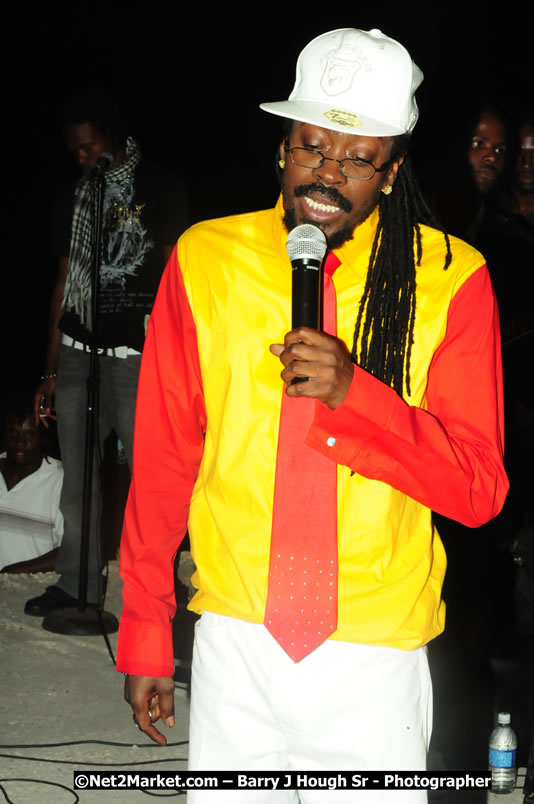 Beenie Man - Live in Concert, plus Hiyah Grade Band @ The Sunset Show @ Negril Escape Resort and Spa, Tuesday, February 3, 2009 - Live Reggae Music at Negril Escape - Tuesday Nights 6:00PM to 10:00 PM - One Love Drive, West End, Negril, Westmoreland, Jamaica W.I. - Photographs by Net2Market.com - Barry J. Hough Sr, Photographer/Photojournalist - The Negril Travel Guide - Negril's and Jamaica's Number One Concert Photography Web Site with over 40,000 Jamaican Concert photographs Published -  Negril Travel Guide, Negril Jamaica WI - http://www.negriltravelguide.com - info@negriltravelguide.com...!