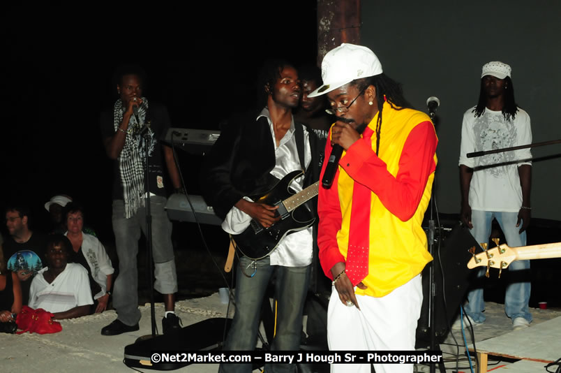 Beenie Man - Live in Concert, plus Hiyah Grade Band @ The Sunset Show @ Negril Escape Resort and Spa, Tuesday, February 3, 2009 - Live Reggae Music at Negril Escape - Tuesday Nights 6:00PM to 10:00 PM - One Love Drive, West End, Negril, Westmoreland, Jamaica W.I. - Photographs by Net2Market.com - Barry J. Hough Sr, Photographer/Photojournalist - The Negril Travel Guide - Negril's and Jamaica's Number One Concert Photography Web Site with over 40,000 Jamaican Concert photographs Published -  Negril Travel Guide, Negril Jamaica WI - http://www.negriltravelguide.com - info@negriltravelguide.com...!