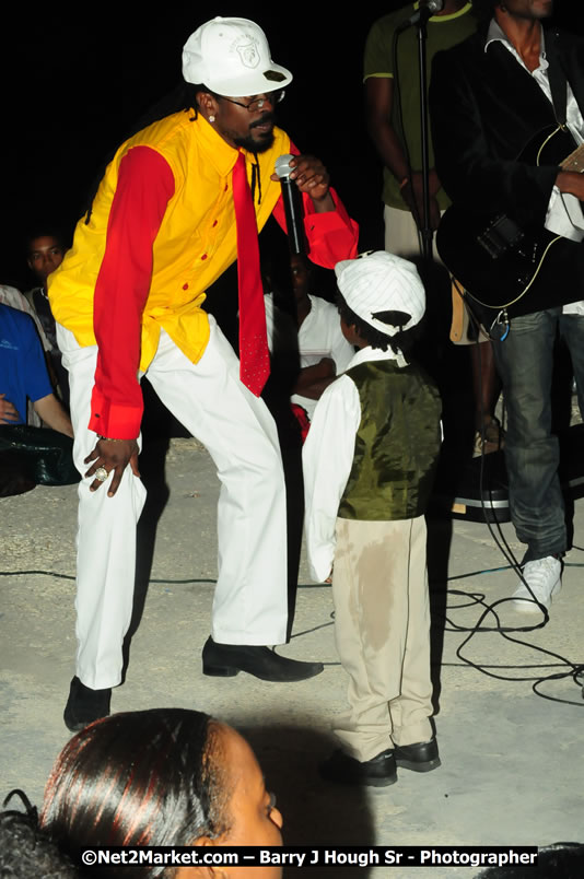 Beenie Man - Live in Concert, plus Hiyah Grade Band @ The Sunset Show @ Negril Escape Resort and Spa, Tuesday, February 3, 2009 - Live Reggae Music at Negril Escape - Tuesday Nights 6:00PM to 10:00 PM - One Love Drive, West End, Negril, Westmoreland, Jamaica W.I. - Photographs by Net2Market.com - Barry J. Hough Sr, Photographer/Photojournalist - The Negril Travel Guide - Negril's and Jamaica's Number One Concert Photography Web Site with over 40,000 Jamaican Concert photographs Published -  Negril Travel Guide, Negril Jamaica WI - http://www.negriltravelguide.com - info@negriltravelguide.com...!