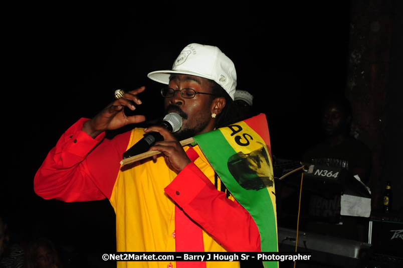 Beenie Man - Live in Concert, plus Hiyah Grade Band @ The Sunset Show @ Negril Escape Resort and Spa, Tuesday, February 3, 2009 - Live Reggae Music at Negril Escape - Tuesday Nights 6:00PM to 10:00 PM - One Love Drive, West End, Negril, Westmoreland, Jamaica W.I. - Photographs by Net2Market.com - Barry J. Hough Sr, Photographer/Photojournalist - The Negril Travel Guide - Negril's and Jamaica's Number One Concert Photography Web Site with over 40,000 Jamaican Concert photographs Published -  Negril Travel Guide, Negril Jamaica WI - http://www.negriltravelguide.com - info@negriltravelguide.com...!