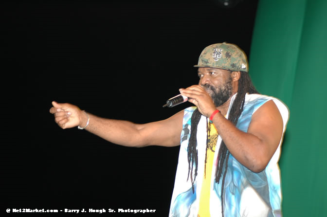 Tony Rebel - Tru Juice Rebel Salute 2006 - Reggae's Premiere Roots Festival - Pre-Show Venue Photos -Port Kaiser Sports Club, Saturday, January 14, 2006 - Negril Travel Guide, Negril Jamaica WI - http://www.negriltravelguide.com - info@negriltravelguide.com...!