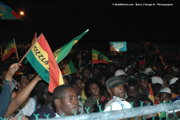 Buju Banton @ Tru-Juice Rebel Salute 2007 - Saturday, January 13, 2007, Port Kaiser Sports Club, St. Elizabeth - Negril Travel Guide, Negril Jamaica WI - http://www.negriltravelguide.com - info@negriltravelguide.com...!