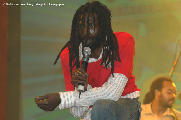 Buju Banton @ Tru-Juice Rebel Salute 2007 - Saturday, January 13, 2007, Port Kaiser Sports Club, St. Elizabeth - Negril Travel Guide, Negril Jamaica WI - http://www.negriltravelguide.com - info@negriltravelguide.com...!