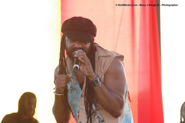 Tony Rebel Closing Tru-Juice Rebel Salute 2007 - Saturday, January 13, 2007, Port Kaiser Sports Club, St. Elizabeth - Negril Travel Guide, Negril Jamaica WI - http://www.negriltravelguide.com - info@negriltravelguide.com...!