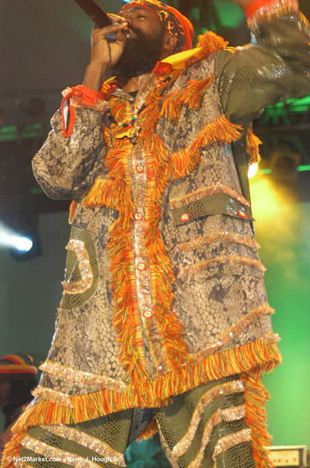 Capleton - Red Stripe Reggae Sumfest 2005 - Dancehall Night - July 21th, 2005 - Negril Travel Guide, Negril Jamaica WI - http://www.negriltravelguide.com - info@negriltravelguide.com...!