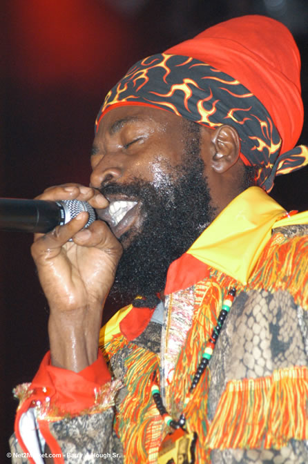 Capleton - Red Stripe Reggae Sumfest 2005 - Dancehall Night - July 21th, 2005 - Negril Travel Guide, Negril Jamaica WI - http://www.negriltravelguide.com - info@negriltravelguide.com...!