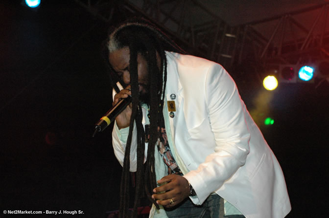 Morgan Heritage - Red Stripe Reggae Sumfest 2005 - International Night - July 22th, 2005 - Negril Travel Guide, Negril Jamaica WI - http://www.negriltravelguide.com - info@negriltravelguide.com...!