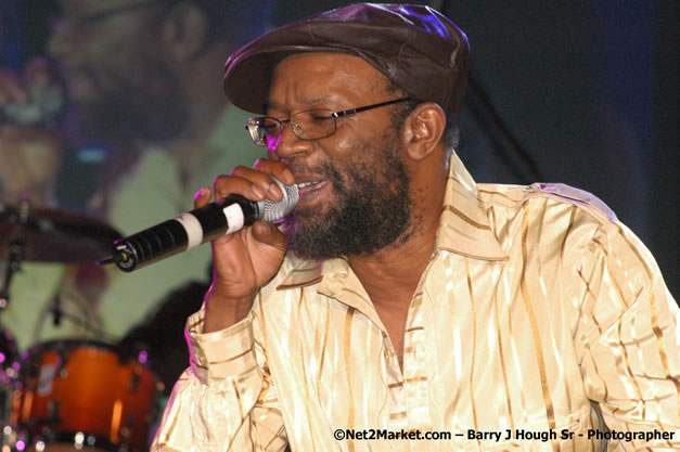 Beres Hammond - Red Stripe Reggae Sumfest 2007 - Zenith - Saturday, July 21, 2007 - Catherine Hall, Montego Bay, St James, Jamaica W.I. - Negril Travel Guide, Negril Jamaica WI - http://www.negriltravelguide.com - info@negriltravelguide.com...!