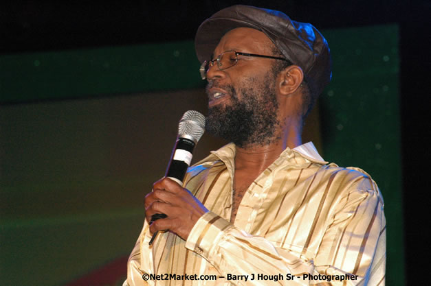 Beres Hammond - Red Stripe Reggae Sumfest 2007 - Zenith - Saturday, July 21, 2007 - Catherine Hall, Montego Bay, St James, Jamaica W.I. - Negril Travel Guide, Negril Jamaica WI - http://www.negriltravelguide.com - info@negriltravelguide.com...!