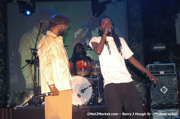 Beres Hammond - Red Stripe Reggae Sumfest 2007 - Zenith - Saturday, July 21, 2007 - Catherine Hall, Montego Bay, St James, Jamaica W.I. - Negril Travel Guide, Negril Jamaica WI - http://www.negriltravelguide.com - info@negriltravelguide.com...!