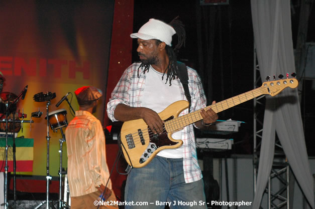 Beres Hammond - Red Stripe Reggae Sumfest 2007 - Zenith - Saturday, July 21, 2007 - Catherine Hall, Montego Bay, St James, Jamaica W.I. - Negril Travel Guide, Negril Jamaica WI - http://www.negriltravelguide.com - info@negriltravelguide.com...!