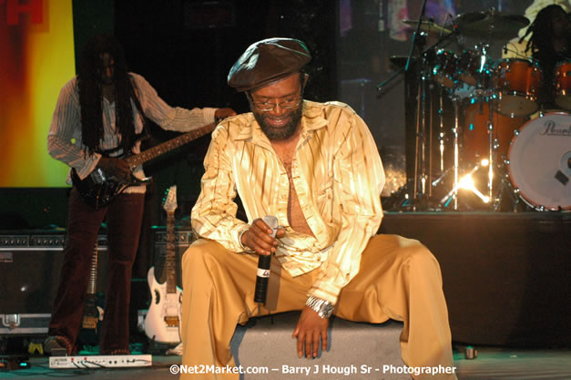 Beres Hammond - Red Stripe Reggae Sumfest 2007 - Zenith - Saturday, July 21, 2007 - Catherine Hall, Montego Bay, St James, Jamaica W.I. - Negril Travel Guide, Negril Jamaica WI - http://www.negriltravelguide.com - info@negriltravelguide.com...!