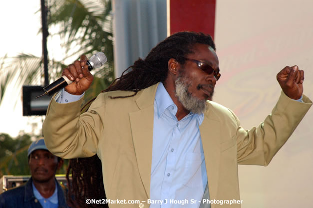 Mighty Diamonds - Red Stripe Reggae Sumfest 2007 - Zenith - Saturday, July 21, 2007 - Catherine Hall, Montego Bay, St James, Jamaica W.I. - Negril Travel Guide, Negril Jamaica WI - http://www.negriltravelguide.com - info@negriltravelguide.com...!