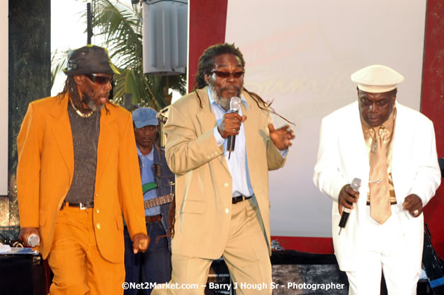 Mighty Diamonds - Red Stripe Reggae Sumfest 2007 - Zenith - Saturday, July 21, 2007 - Catherine Hall, Montego Bay, St James, Jamaica W.I. - Negril Travel Guide, Negril Jamaica WI - http://www.negriltravelguide.com - info@negriltravelguide.com...!