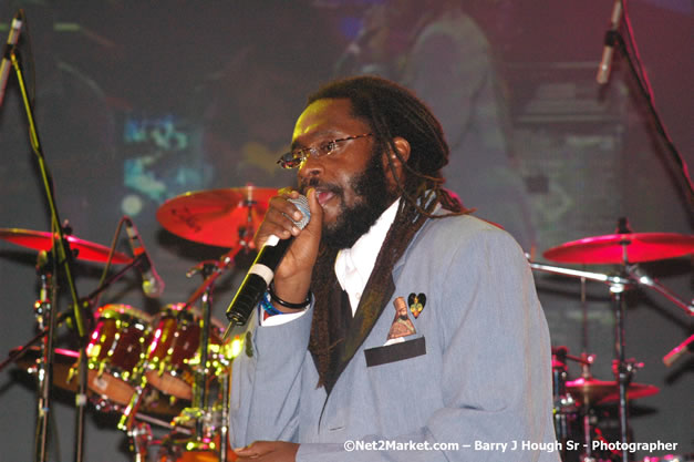 Tarrus Riley - Red Stripe Reggae Sumfest 2007 - Zenith - Saturday, July 21, 2007 - Catherine Hall, Montego Bay, St James, Jamaica W.I. - Negril Travel Guide, Negril Jamaica WI - http://www.negriltravelguide.com - info@negriltravelguide.com...!