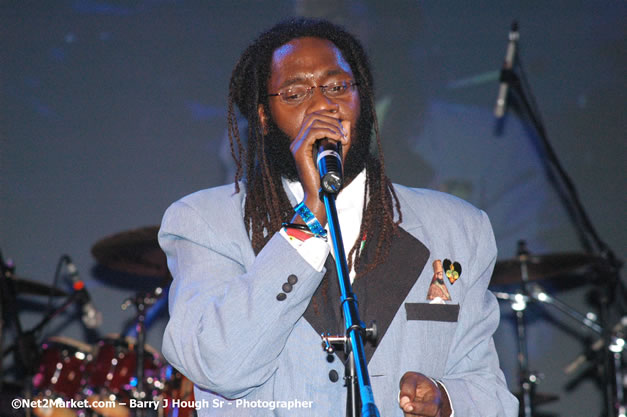 Tarrus Riley - Red Stripe Reggae Sumfest 2007 - Zenith - Saturday, July 21, 2007 - Catherine Hall, Montego Bay, St James, Jamaica W.I. - Negril Travel Guide, Negril Jamaica WI - http://www.negriltravelguide.com - info@negriltravelguide.com...!