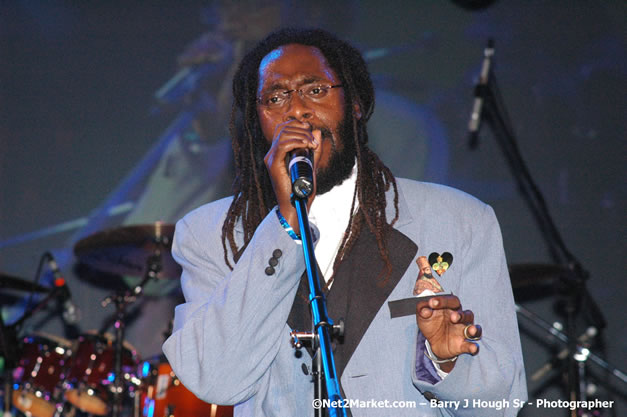 Tarrus Riley - Red Stripe Reggae Sumfest 2007 - Zenith - Saturday, July 21, 2007 - Catherine Hall, Montego Bay, St James, Jamaica W.I. - Negril Travel Guide, Negril Jamaica WI - http://www.negriltravelguide.com - info@negriltravelguide.com...!