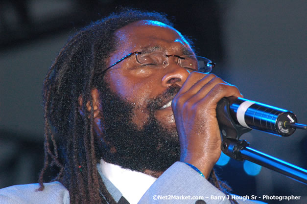 Tarrus Riley - Red Stripe Reggae Sumfest 2007 - Zenith - Saturday, July 21, 2007 - Catherine Hall, Montego Bay, St James, Jamaica W.I. - Negril Travel Guide, Negril Jamaica WI - http://www.negriltravelguide.com - info@negriltravelguide.com...!