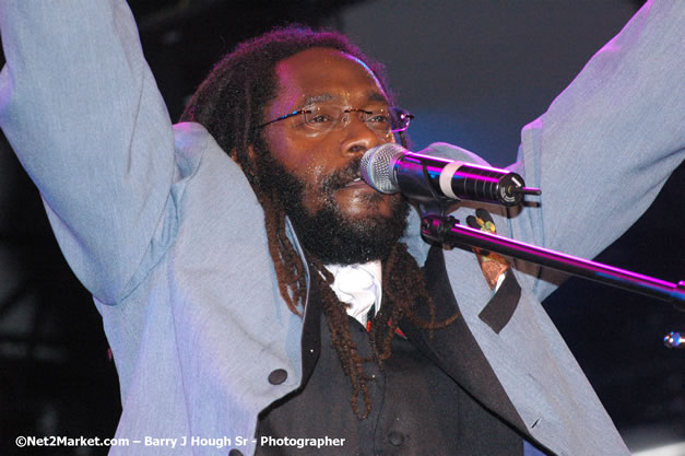 Tarrus Riley - Red Stripe Reggae Sumfest 2007 - Zenith - Saturday, July 21, 2007 - Catherine Hall, Montego Bay, St James, Jamaica W.I. - Negril Travel Guide, Negril Jamaica WI - http://www.negriltravelguide.com - info@negriltravelguide.com...!