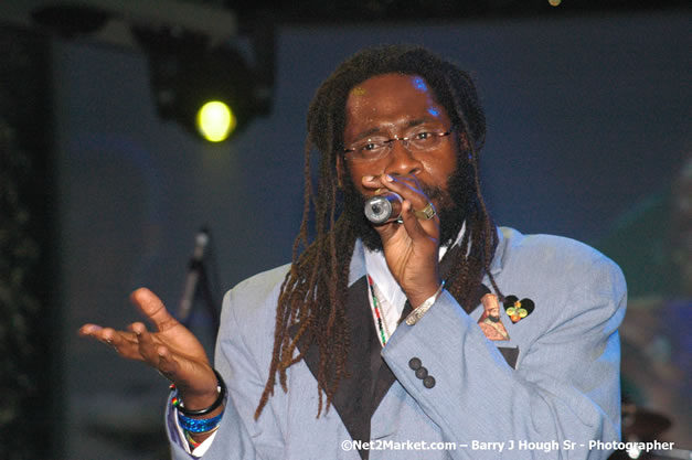 Tarrus Riley - Red Stripe Reggae Sumfest 2007 - Zenith - Saturday, July 21, 2007 - Catherine Hall, Montego Bay, St James, Jamaica W.I. - Negril Travel Guide, Negril Jamaica WI - http://www.negriltravelguide.com - info@negriltravelguide.com...!