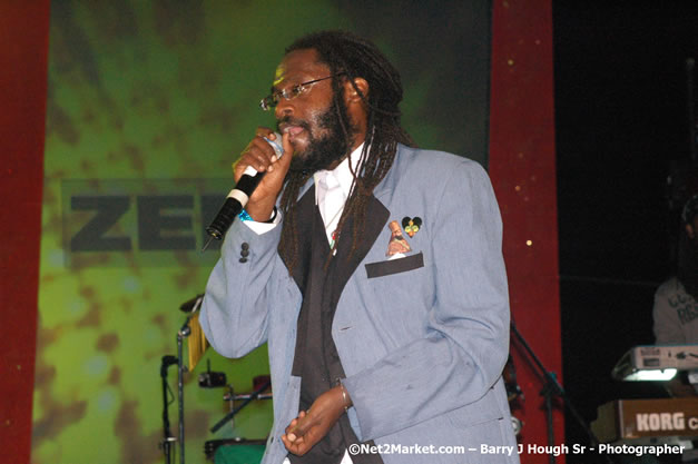 Tarrus Riley - Red Stripe Reggae Sumfest 2007 - Zenith - Saturday, July 21, 2007 - Catherine Hall, Montego Bay, St James, Jamaica W.I. - Negril Travel Guide, Negril Jamaica WI - http://www.negriltravelguide.com - info@negriltravelguide.com...!