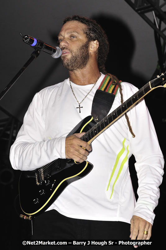 Andy Vernon @ Red Stripe Reggae Sumfest 2008 International Night 2, Catherine Hall, Montego Bay - Saturday, July 19, 2008 - Reggae Sumfest 2008 July 13 - July 19, 2008 - Photographs by Net2Market.com - Barry J. Hough Sr. Photojournalist/Photograper - Photographs taken with a Nikon D300 - Negril Travel Guide, Negril Jamaica WI - http://www.negriltravelguide.com - info@negriltravelguide.com...!