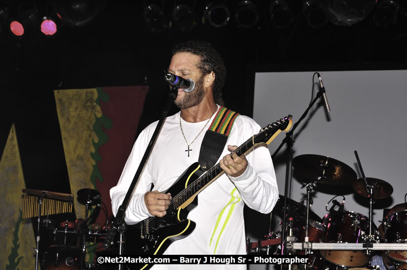 Andy Vernon @ Red Stripe Reggae Sumfest 2008 International Night 2, Catherine Hall, Montego Bay - Saturday, July 19, 2008 - Reggae Sumfest 2008 July 13 - July 19, 2008 - Photographs by Net2Market.com - Barry J. Hough Sr. Photojournalist/Photograper - Photographs taken with a Nikon D300 - Negril Travel Guide, Negril Jamaica WI - http://www.negriltravelguide.com - info@negriltravelguide.com...!