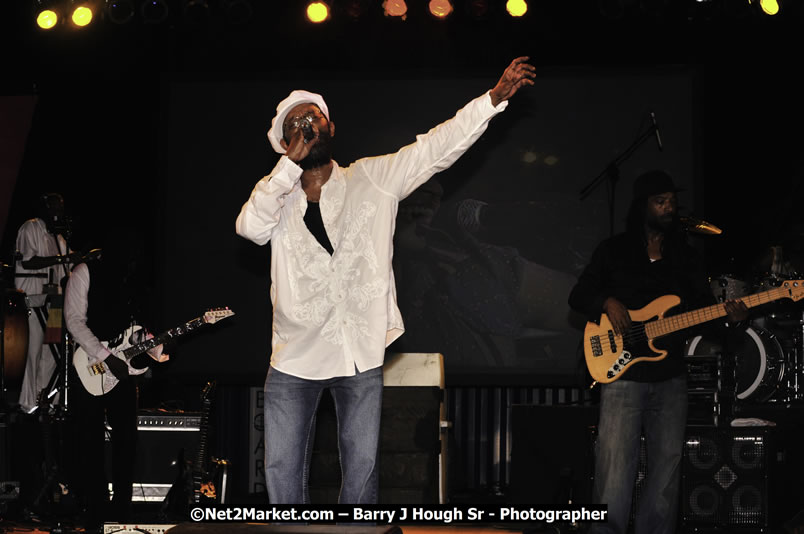 Beres Hammond @ Red Stripe Reggae Sumfest 2008 International Night 2, Catherine Hall, Montego Bay - Saturday, July 19, 2008 - Reggae Sumfest 2008 July 13 - July 19, 2008 - Photographs by Net2Market.com - Barry J. Hough Sr. Photojournalist/Photograper - Photographs taken with a Nikon D300 - Negril Travel Guide, Negril Jamaica WI - http://www.negriltravelguide.com - info@negriltravelguide.com...!